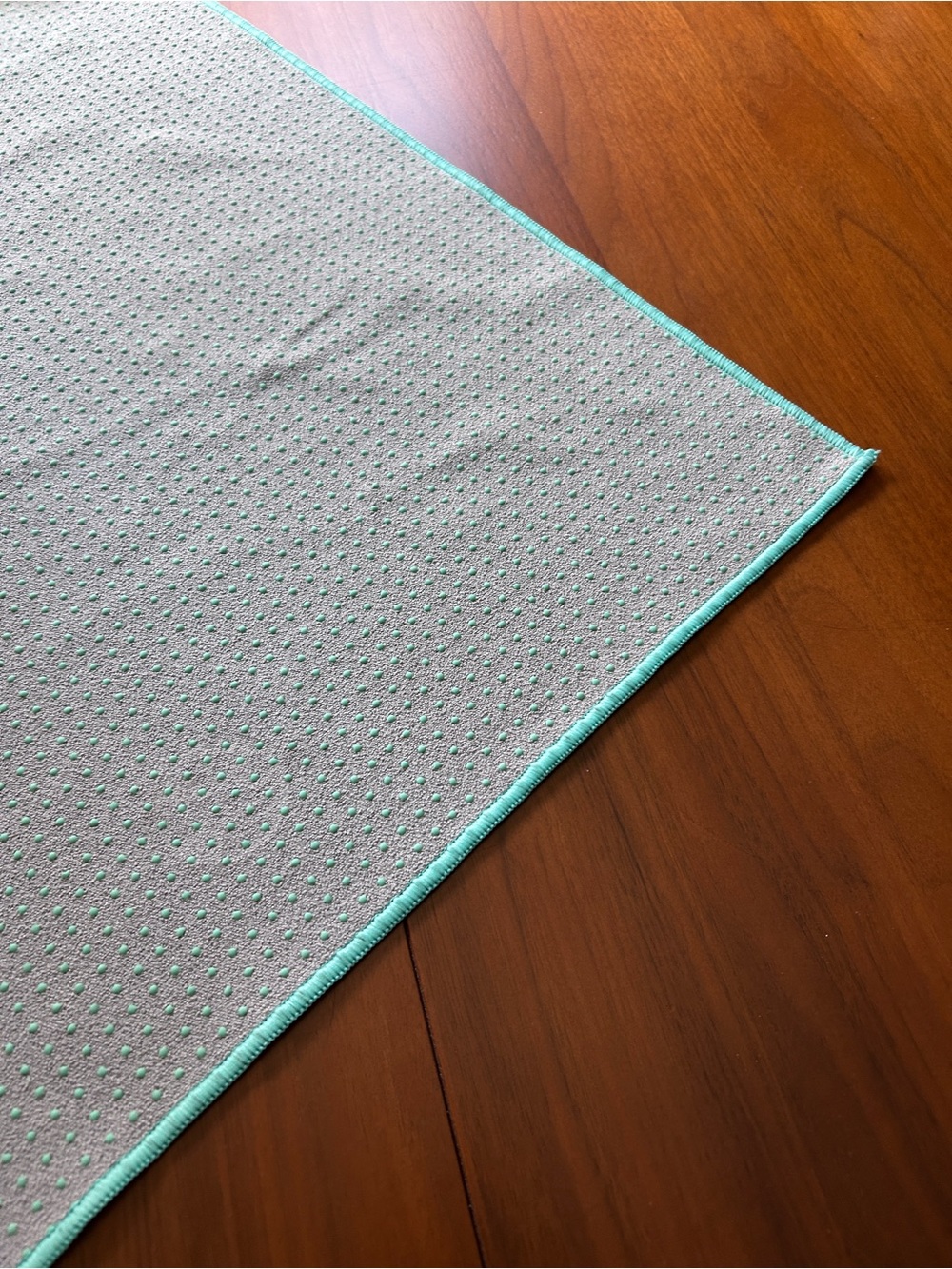 manduka Mint-Accent Gray Non-Slip Yoga Towel 24x71 - Picture 6 of 6